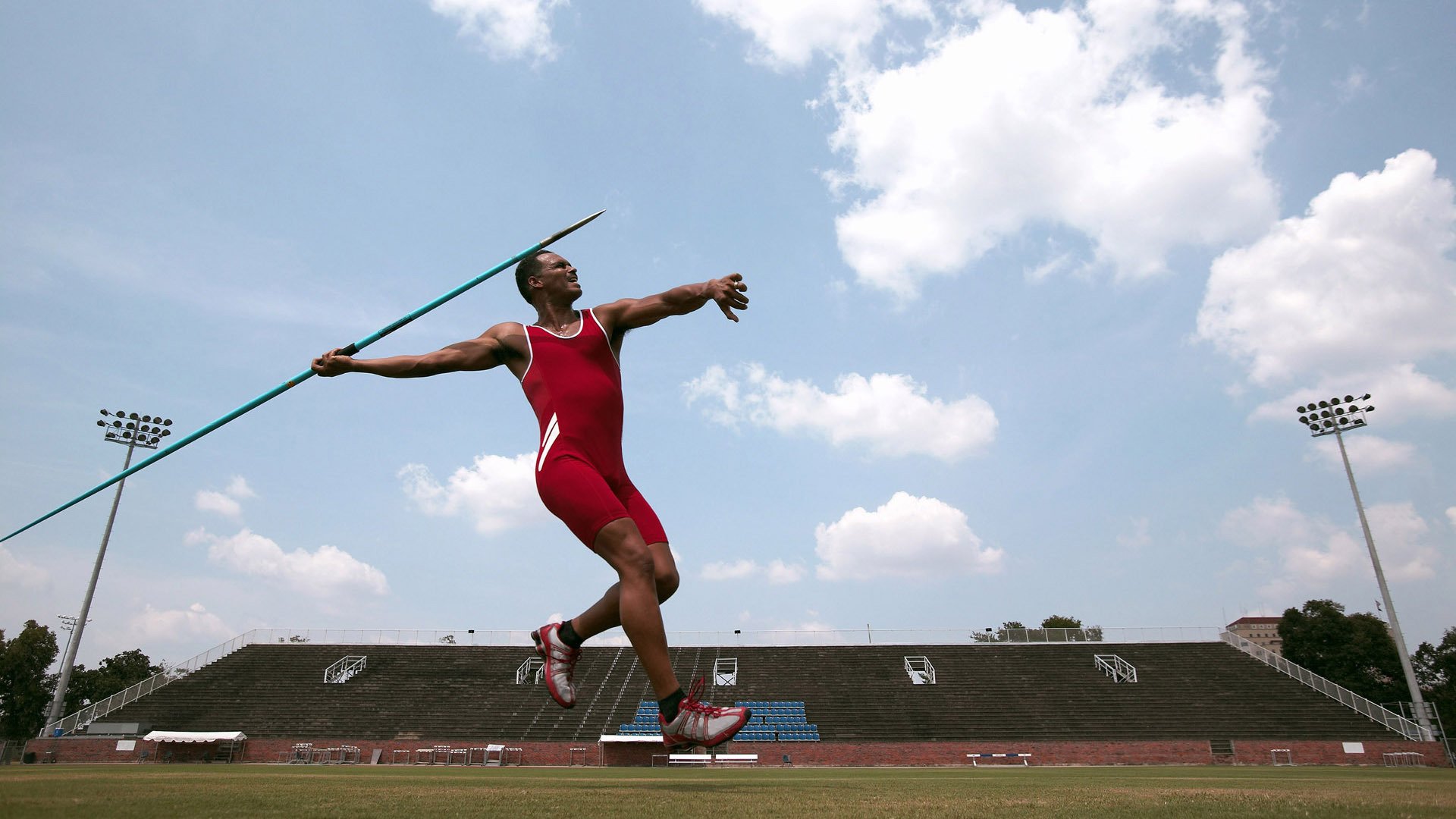 杨瀚森提升罚球命中率关键时刻保持冷静,杨瀚森身高