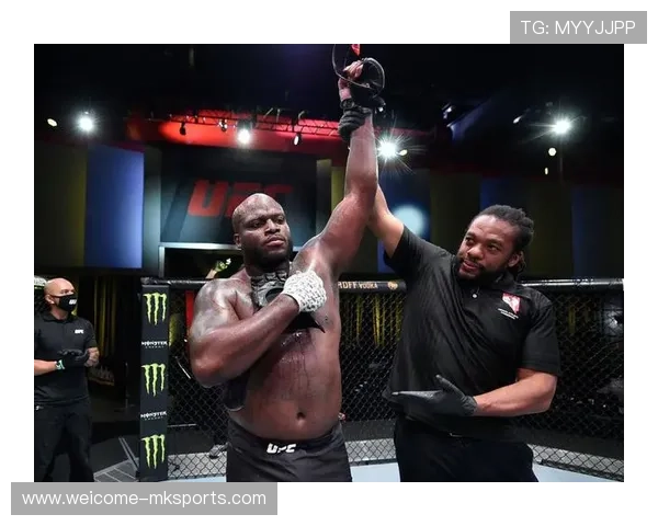 UFC组合爆发与防守转攻训练：打造无懈可击的格斗技巧