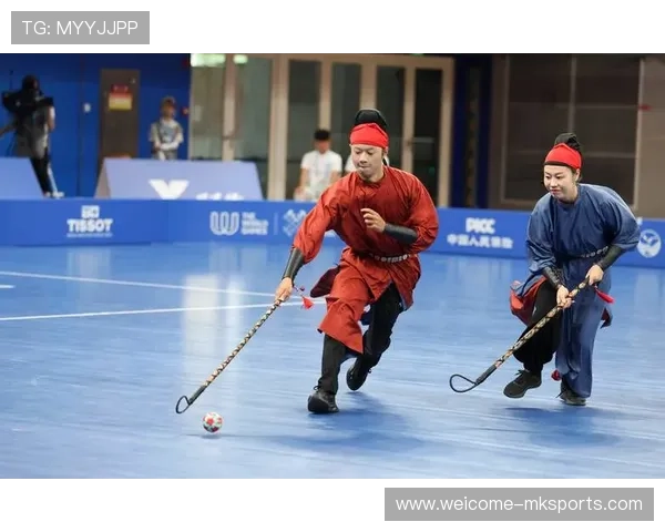 曲棍球门将惊现“飞天扑救”,全场起立致敬 曲棍球门将惊现“飞天扑救”,全场起立致敬