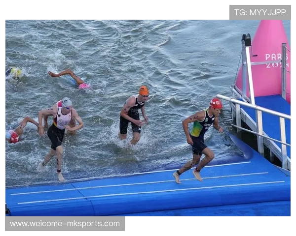 铁人三项选手负伤仍跑完全程，赛后倒地哭泣